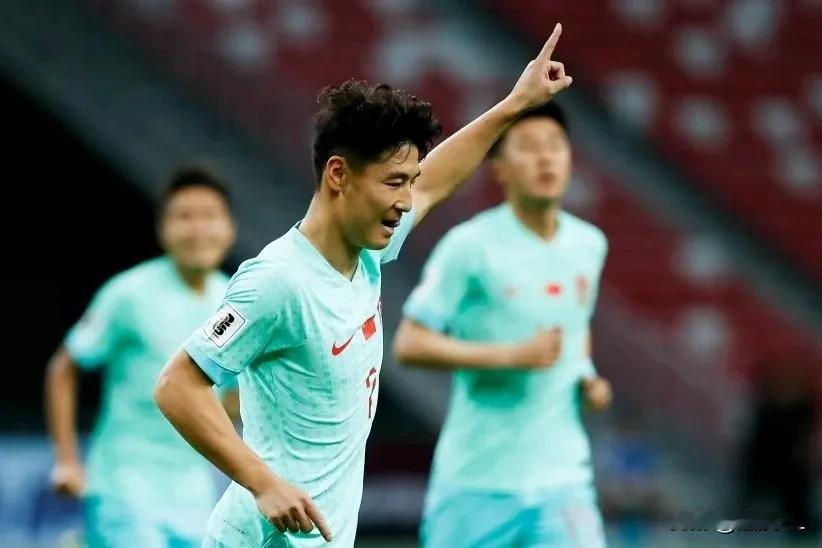 说你胖你还喘上了？你这可有点欺负人了！
  在新加坡主场对阵国足打进绝平进球的新