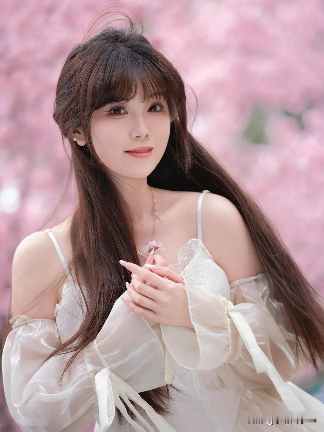 樱花树下，温柔少女，粉色梦幻，春日气息什么是瑜伽，瑜伽到底意味着什么 碎花裙怎么