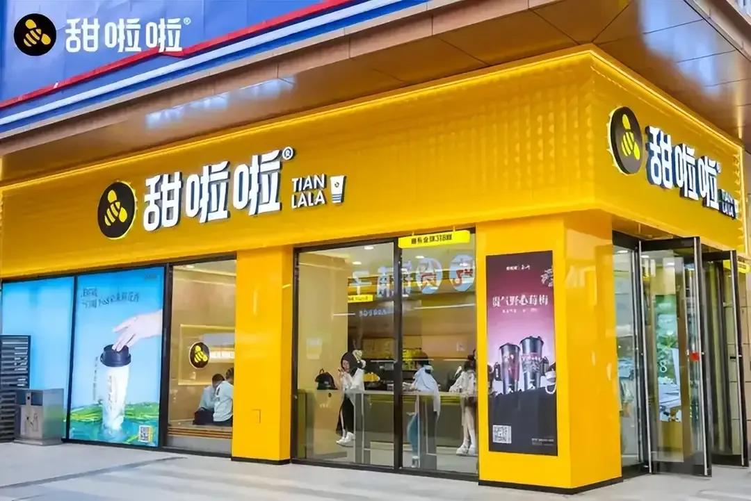 在全国的奶茶店的一大众品牌中，这个叫甜啦啦的品牌。第一次听说。
它也是在今年年底