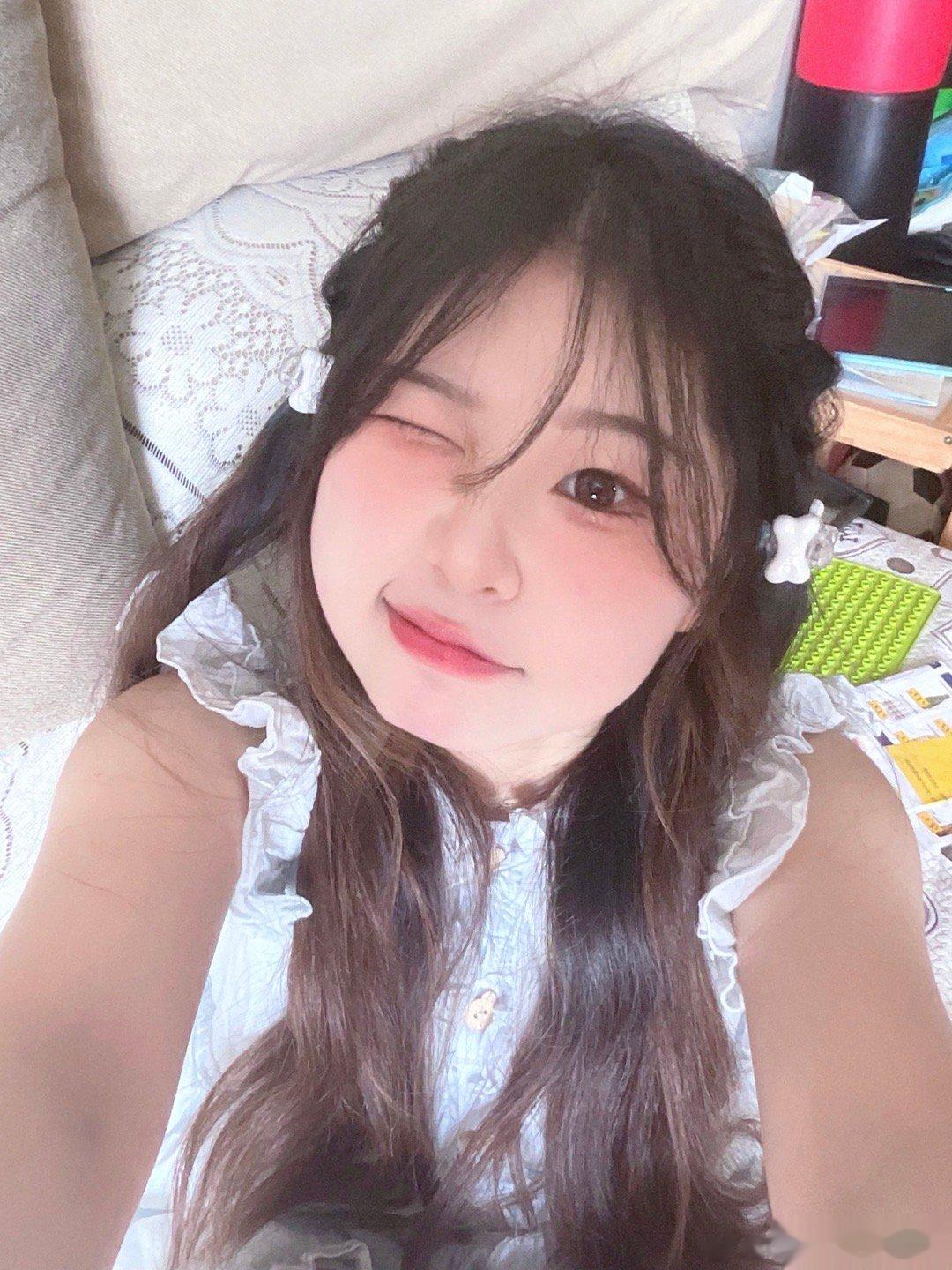 嫩嫩～帮俺选一张当小红书主图 ​​​