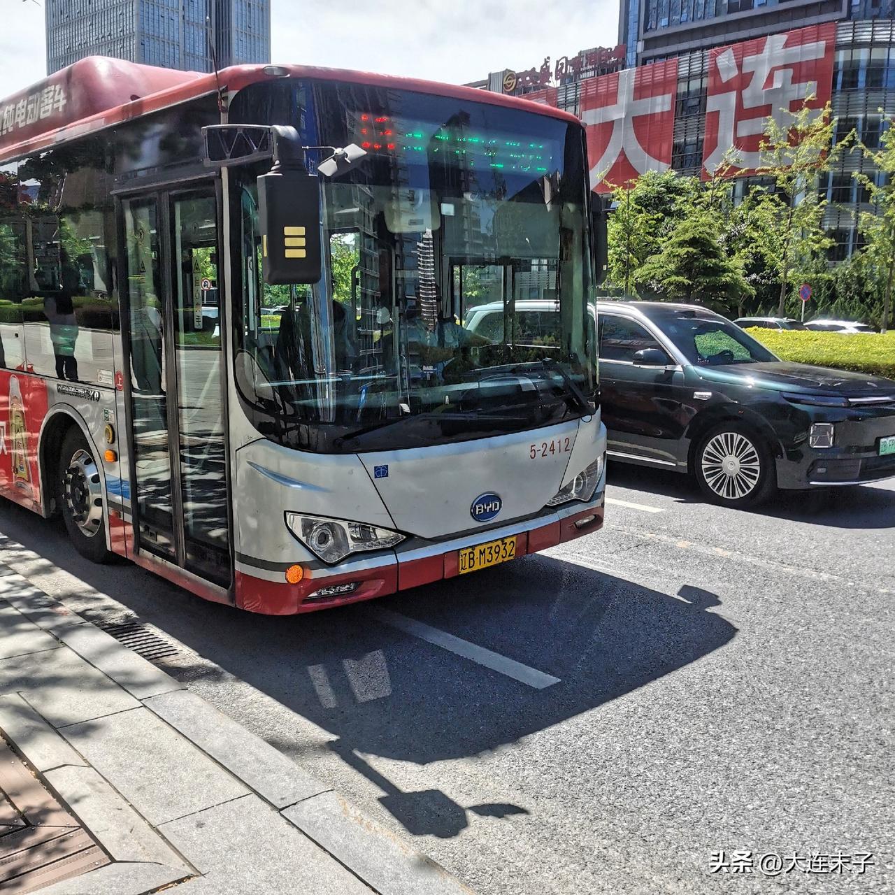今天早上，我乘坐13路公交车，发现该路线也进行调整，看一下车上的信息。

在20