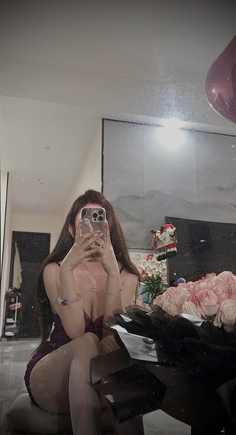 突然有点想哭 这一路走来从来没有人好好爱过我 哪怕一次也没有