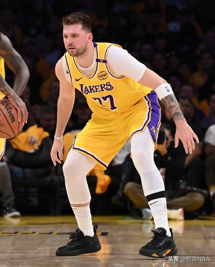 东契奇：湖人输给勇士的责任在我，我打得很烂
 
北京时间2025年4月4日，湖人