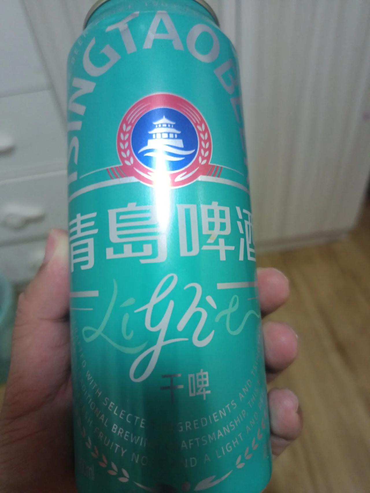 分享城市新鲜事夏天了，山东济南的室外温度依然高的很，约莫估计35-40摄氏度吧！