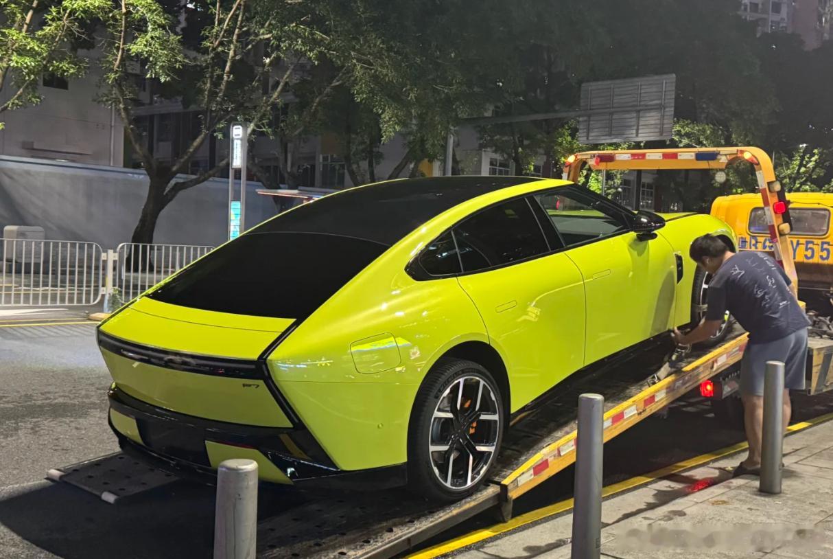 偶遇新 p7 果然实车比宣传图好看！ ​​​