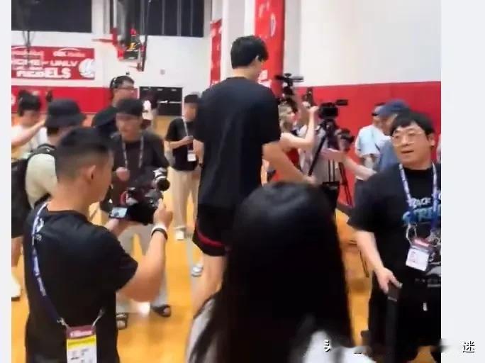 杨瀚森夏季联赛首秀会不会演砸呢？我想大概率会是10+6+3水平！！！