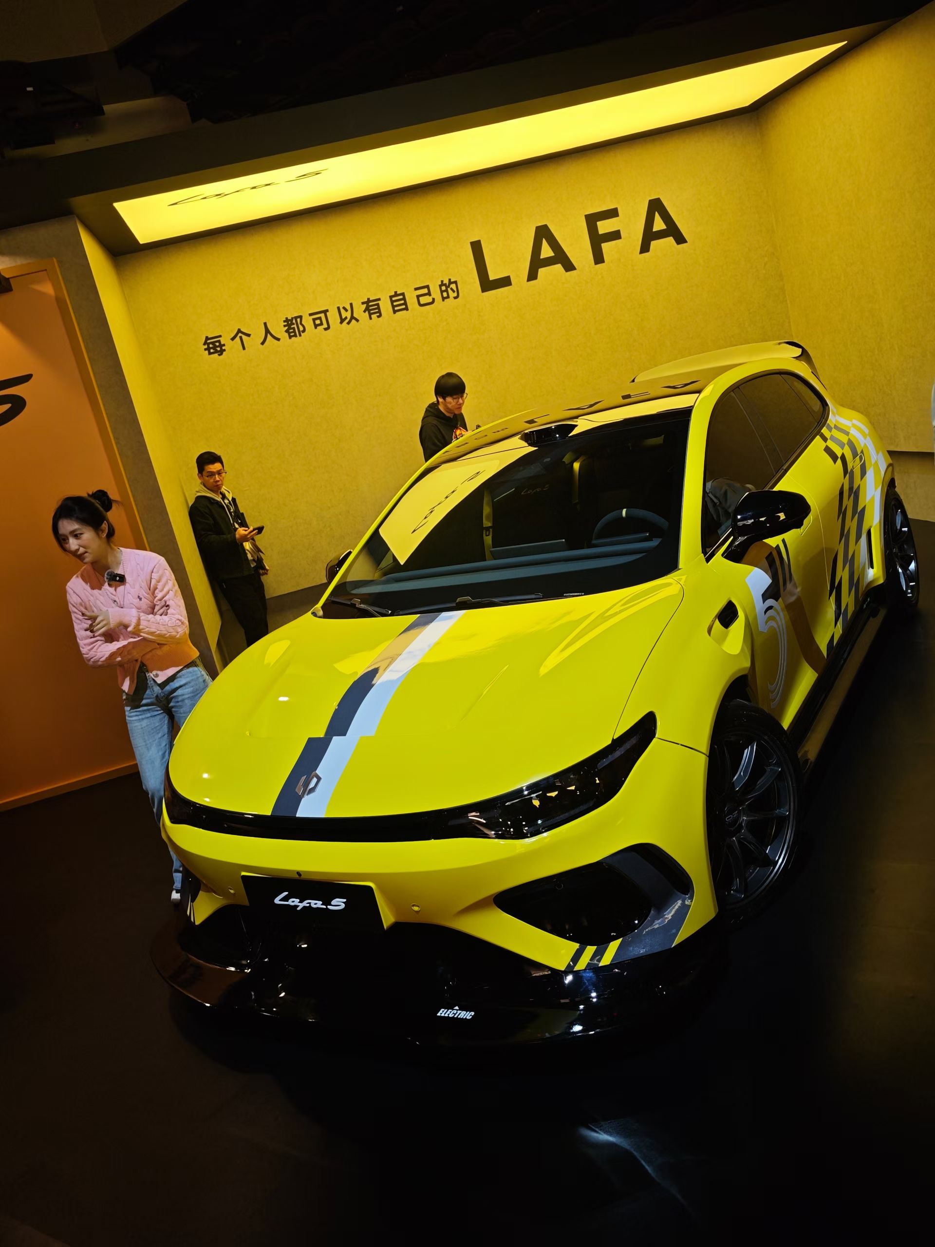 十来万的零跑拉法，圆了多少人的拉法梦，哈哈～百家车坛