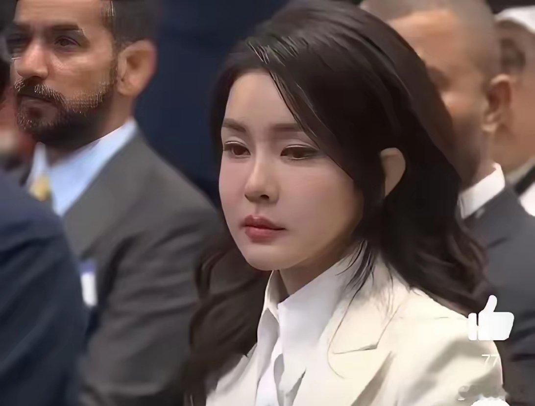 尹锡悦被捕了，她是不是应该最难过的，我们常人的理解她是最难过的，不过金建希这种精
