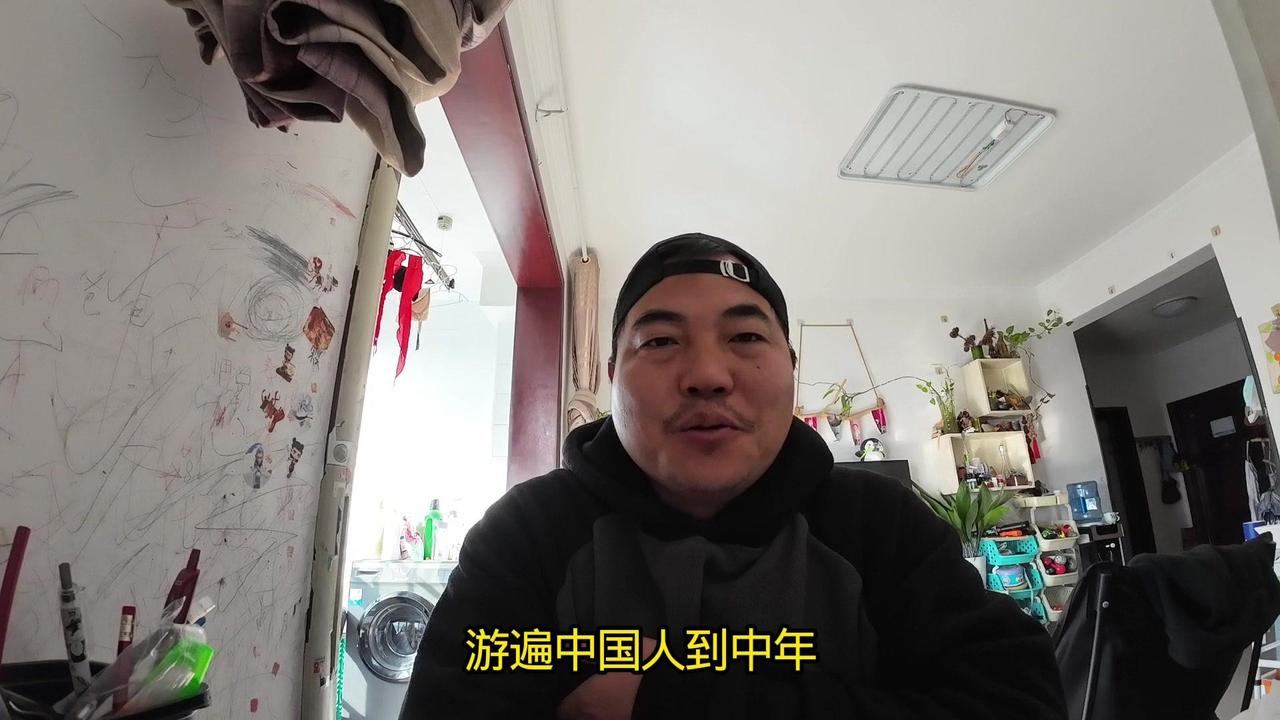 人到中年，突然懂了那个木匠的故事。朋友最近总抱怨工作不顺，说自己怀才不遇，可细问