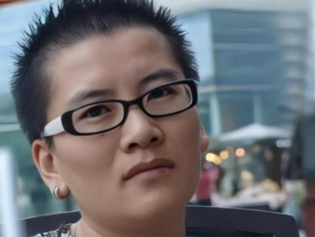 2005年，宁夏人耿兰俊接受了“女变男”性别重置手术，手术完成后，他终于以认同的
