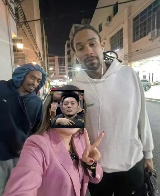 欢迎萨林杰来到广东队！这看着没想象中那么胖啊，是不是休赛期苦练了？ 