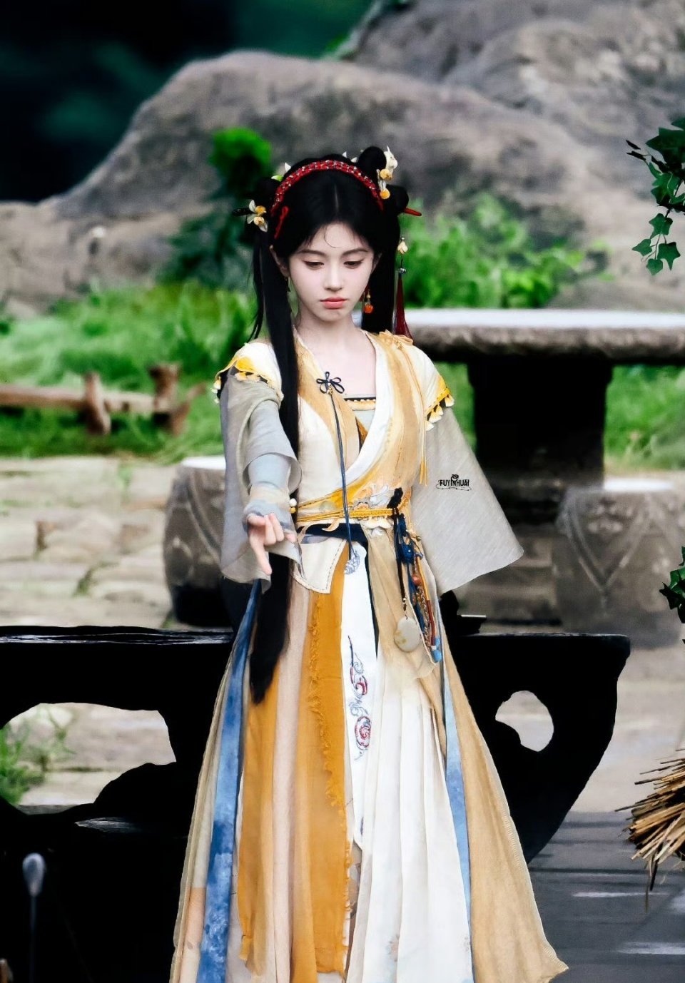 鞠婧祎阿黛黄衣路透，好水灵~ ​​​