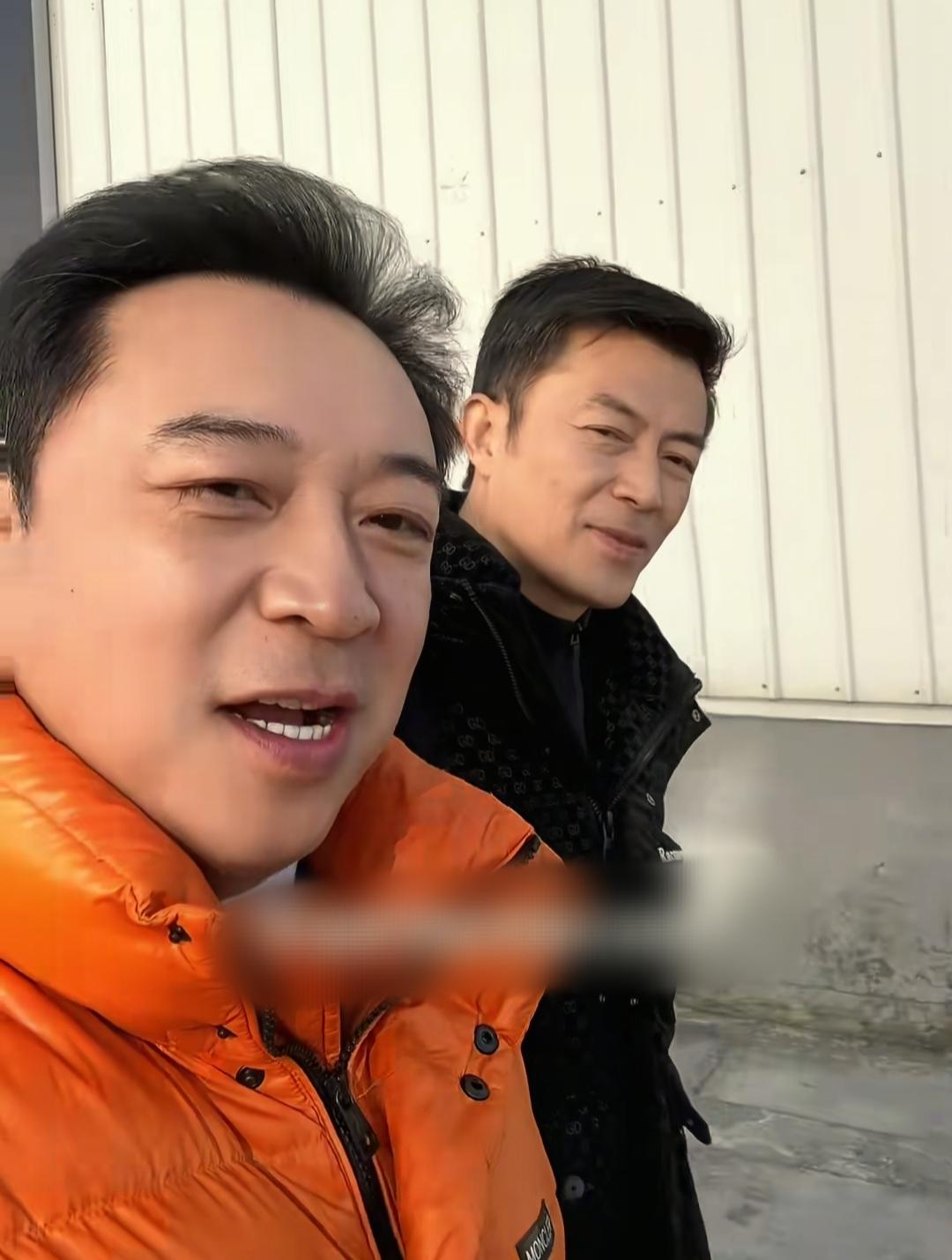 60岁张睎临宴请好友，演员刘涛穿搭低调，罕见现身！
说起演员刘涛，想必很多剧迷都