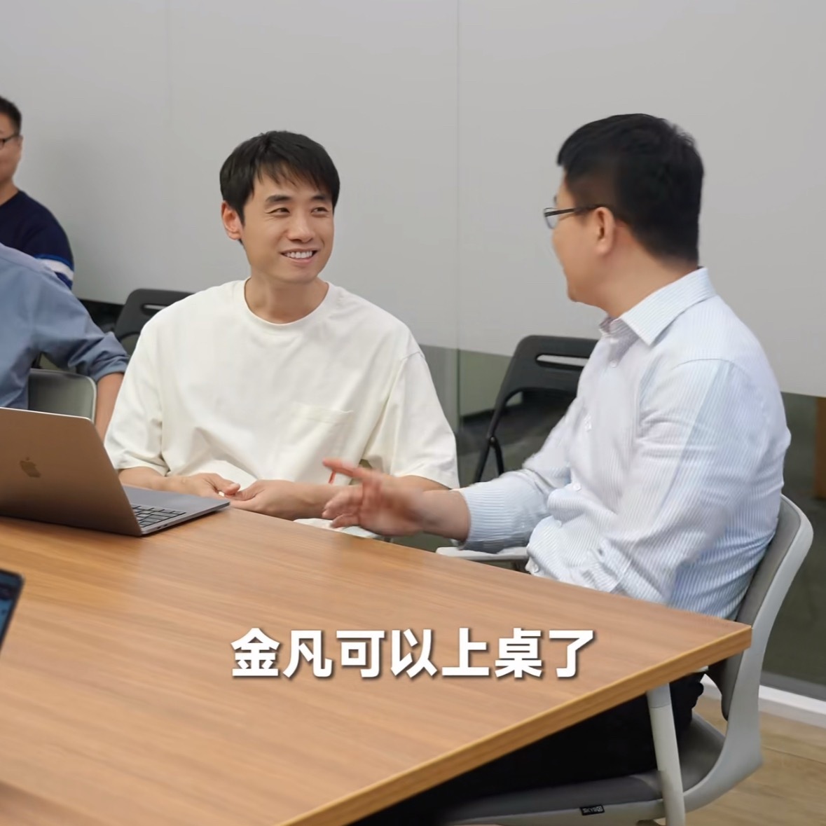 金凡的担子太重了，人车家全生态都压在一人身上。但是按目前澎湃 OS3 的口碑来说