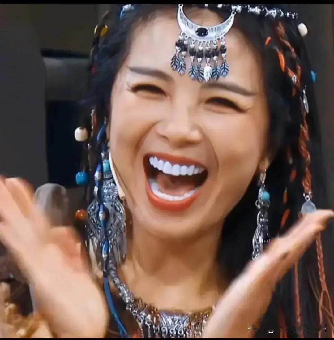 刘涛为了吃演员这口饭真是拼了，把自己满口牙敲掉换成一口假牙，以前不相信，觉得谁会