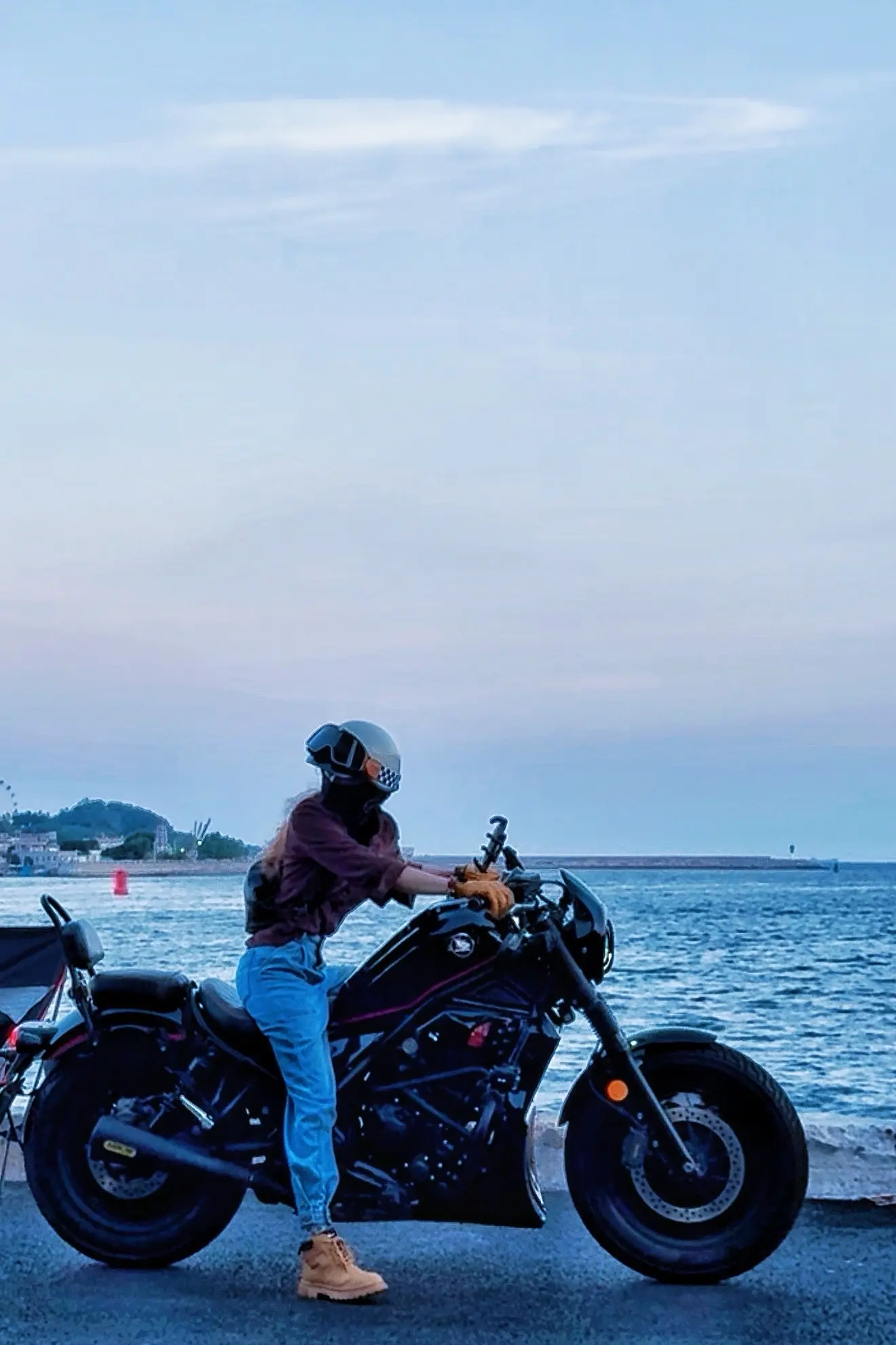 我在月光下许过情真 问你到底爱我有几分.