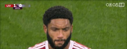 伤病是手术刀，顶级教练却用它切开战术盲区。
克洛普在戈麦斯倒下的第7秒，决定换上