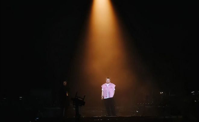 岳云鹏的演唱会门票销售情况不佳，与专业歌手和明星歌手相比票房惨淡。尽管售票平台显