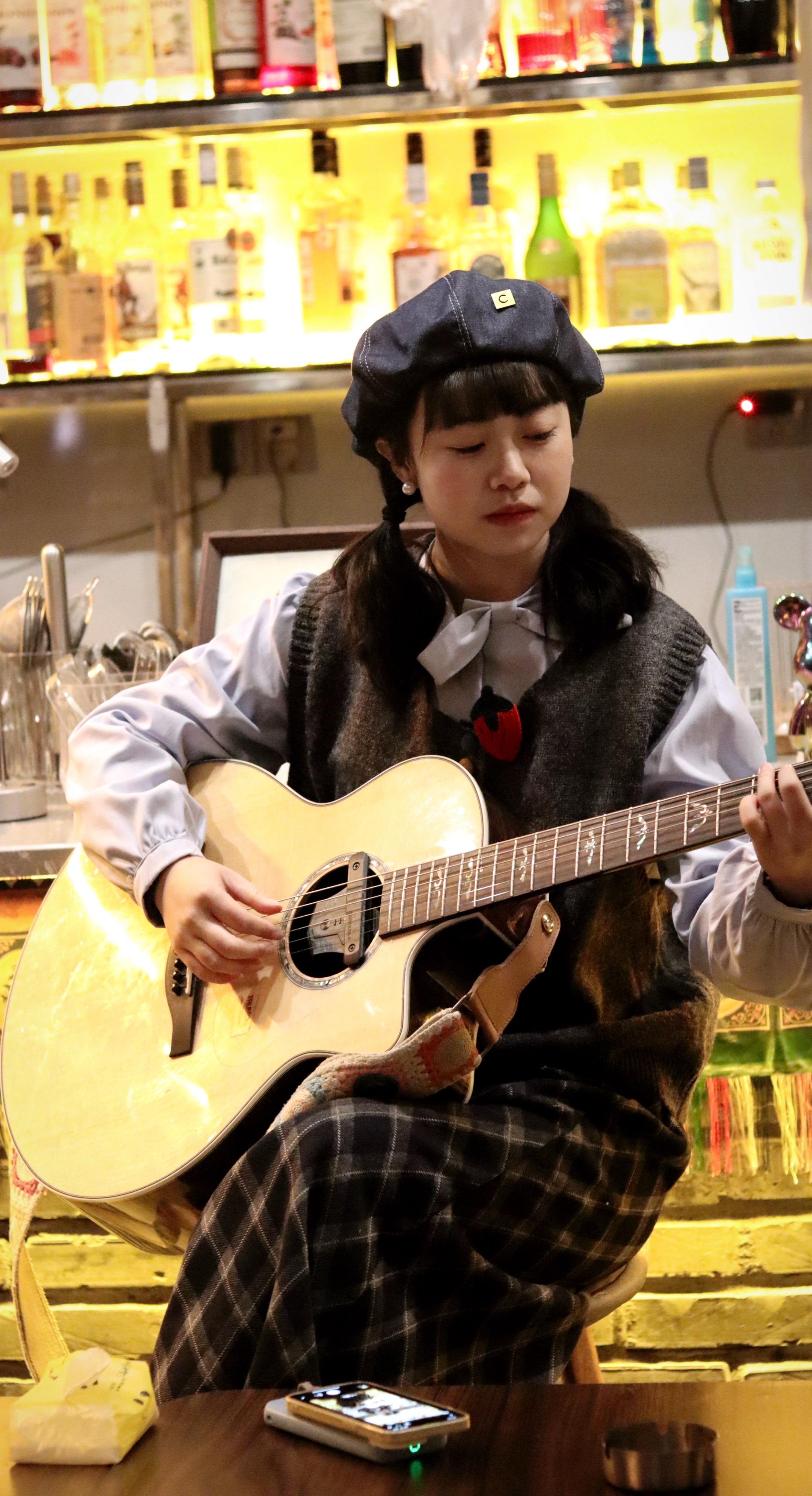 人生能有几个瞬间，心是热的，话是真的，爱是不必权衡的。社会一直宠爱擅长...