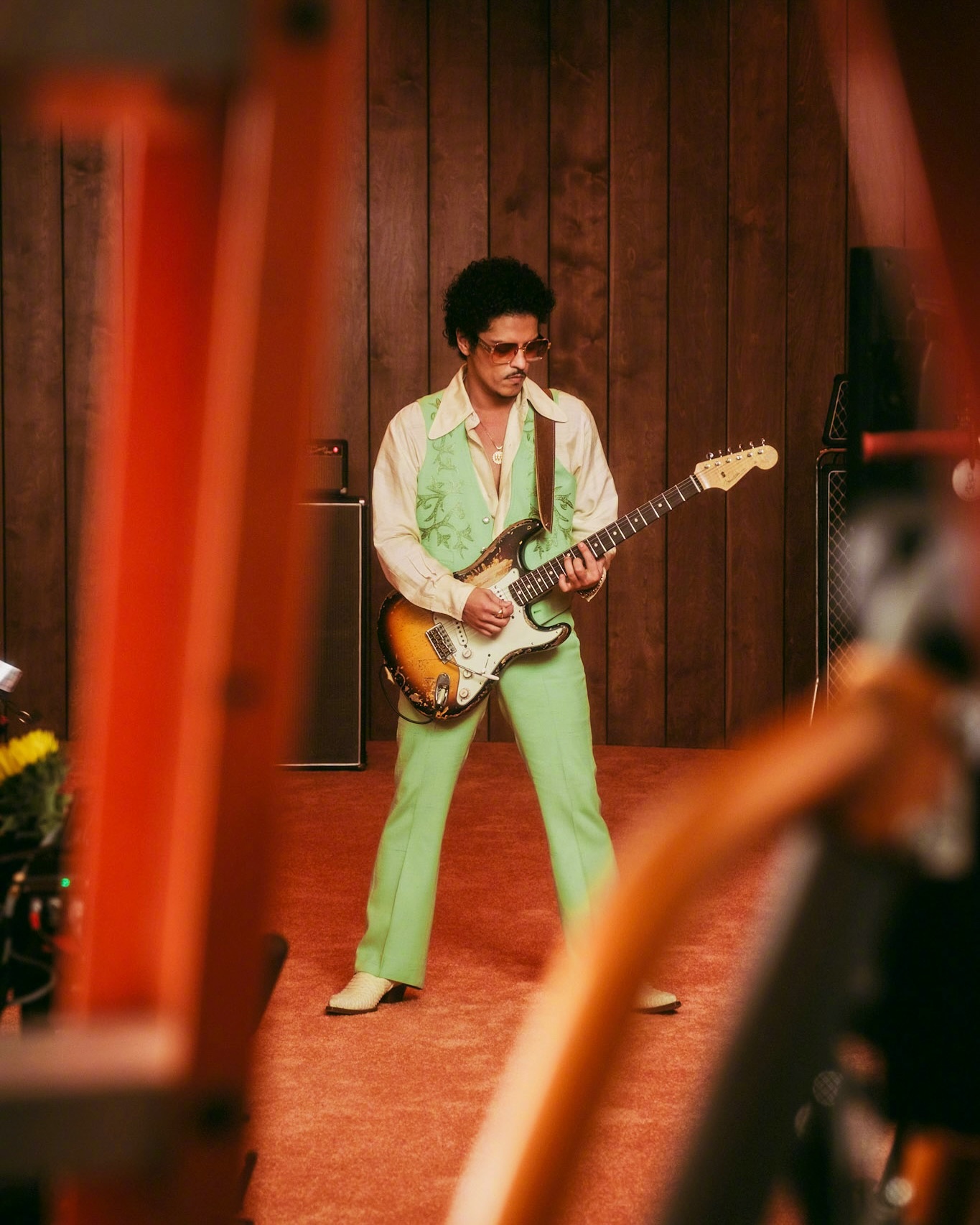 WOW~~火星哥Bruno Mars曝光强势新单I Just Might mv写