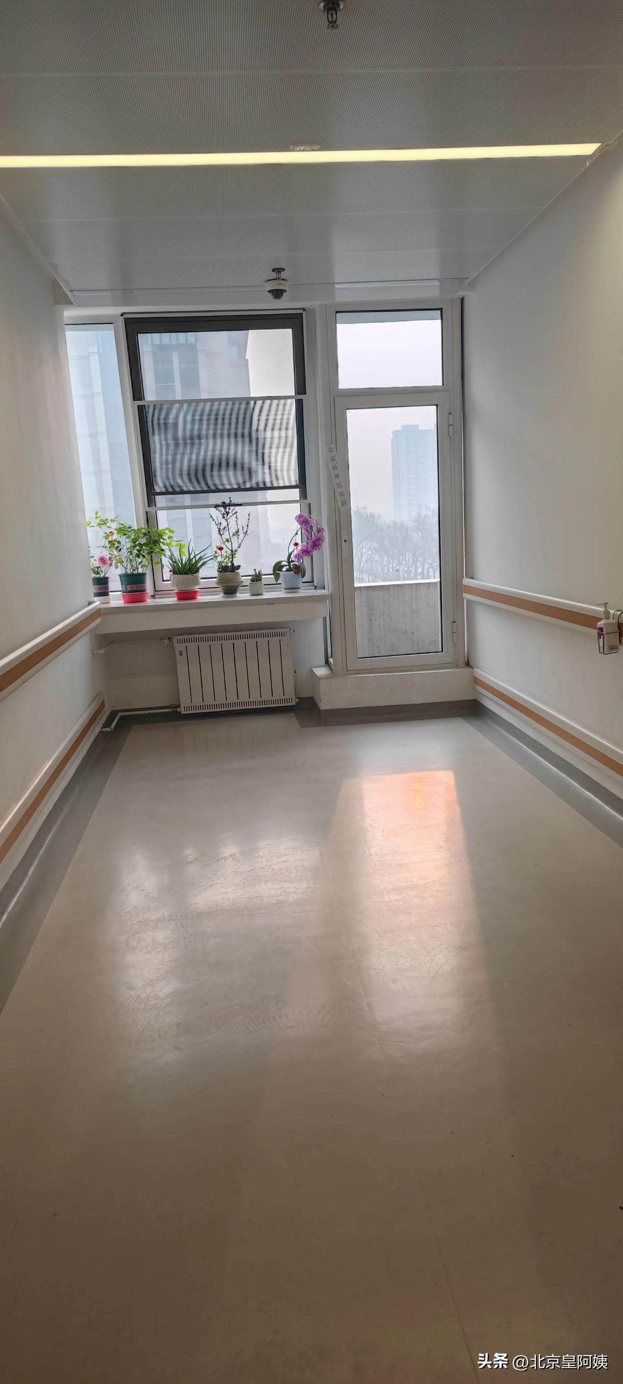 您还甭说，我有个同学她的原则是三个月不用的东西就扔。有一次我们十几个同学聚会，被