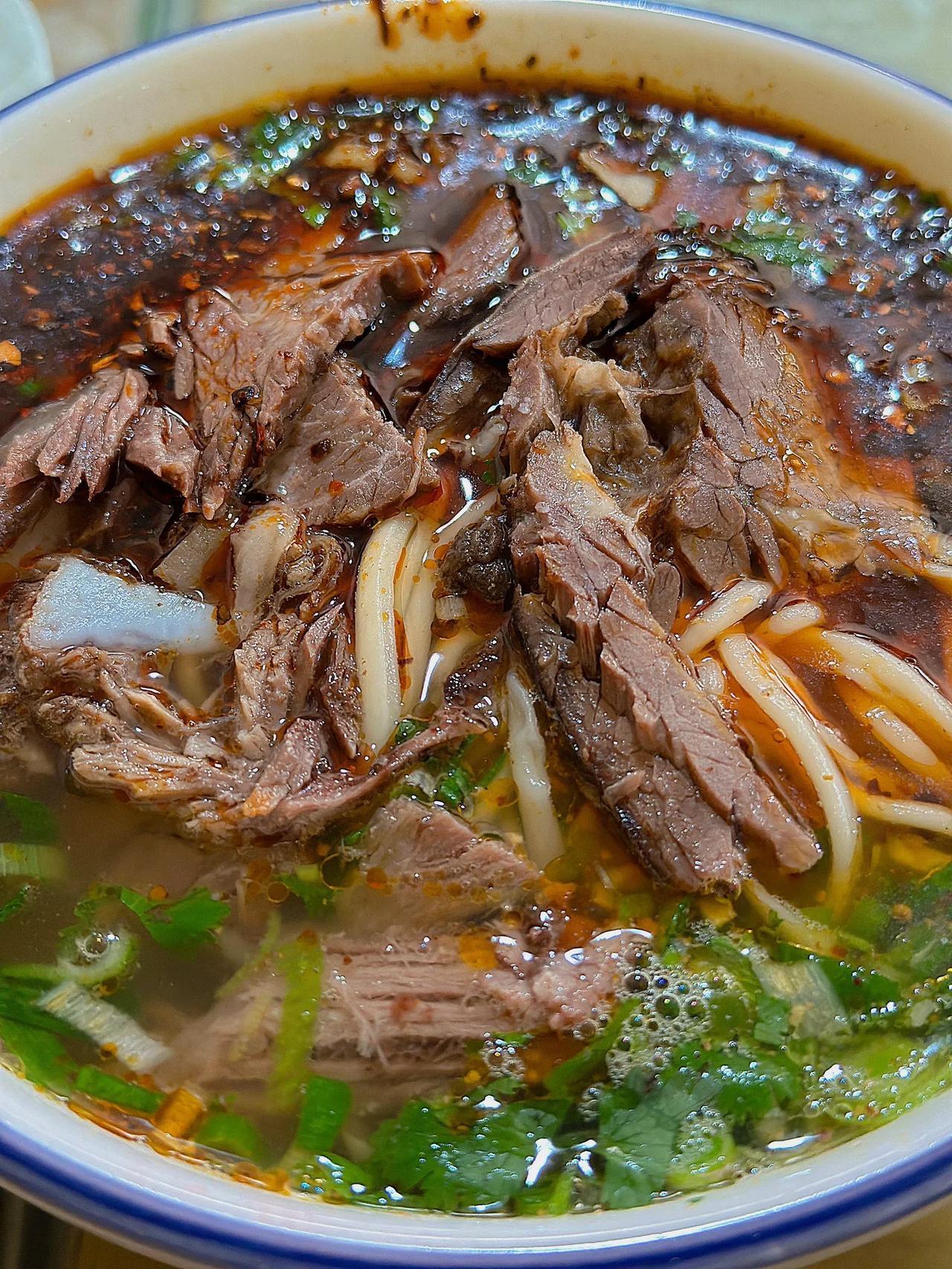 不懂就问！为什么兰州没有兰州拉面？只有牛肉面？

听一位兰州的朋友说：外地人去兰
