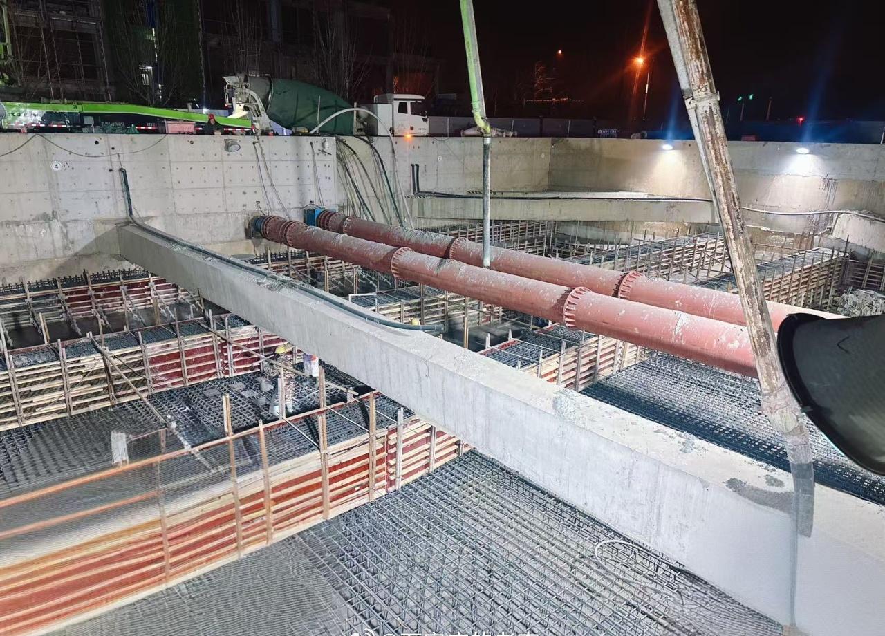 【石家庄地铁5号线一期工程一站一区间取得新进展】胜利大街站主体结构顺利封顶近日，