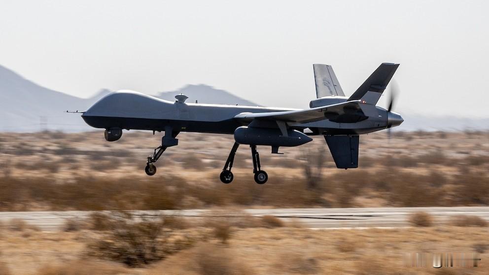 【美国官员称，在伊朗的军事行动中，十几架价值1600万美元的“死神”无人机被摧毁