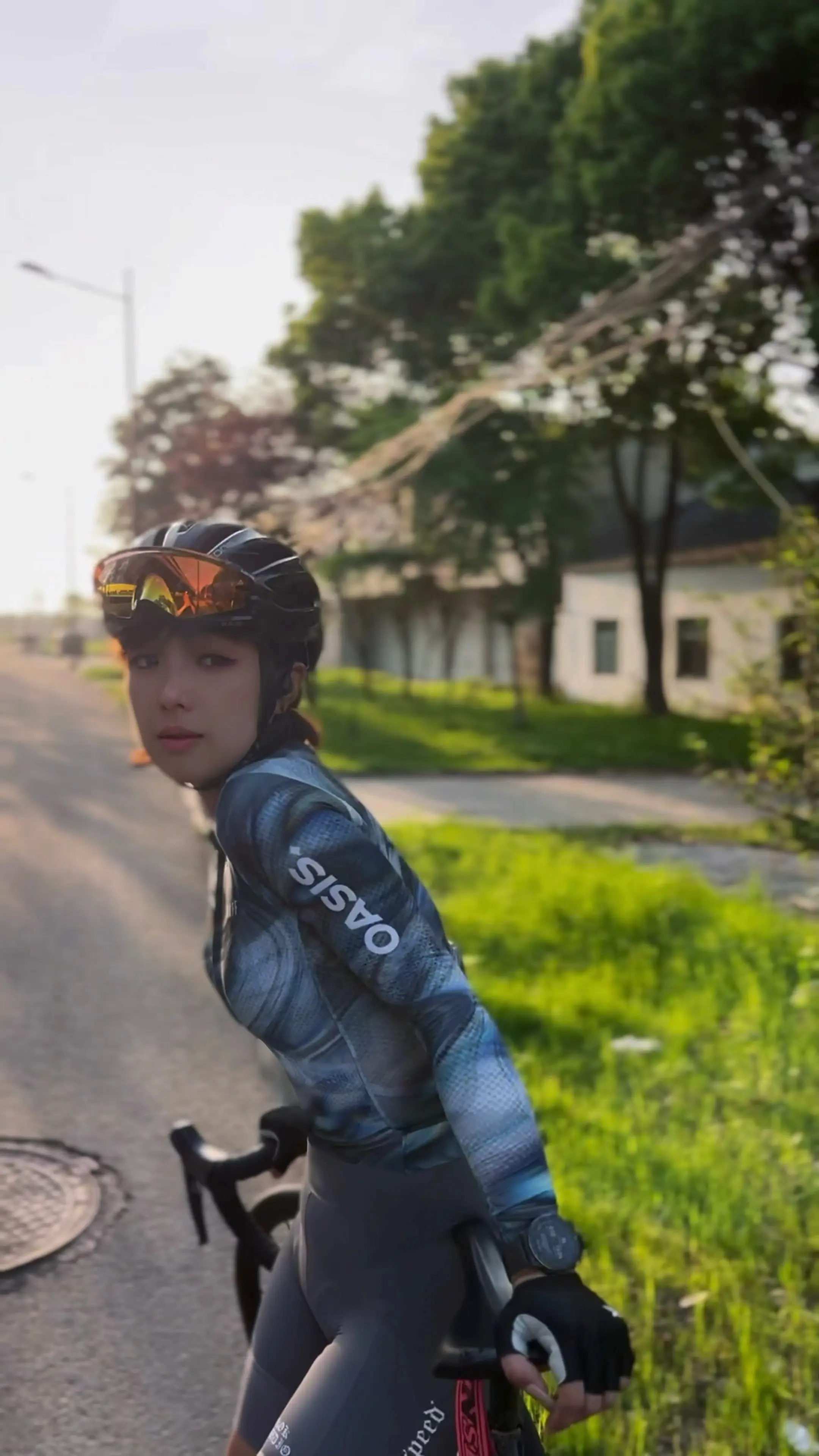 会拍照和会破风你选哪一个做你的骑行搭子 别人骑车练心肺我骑车找机位