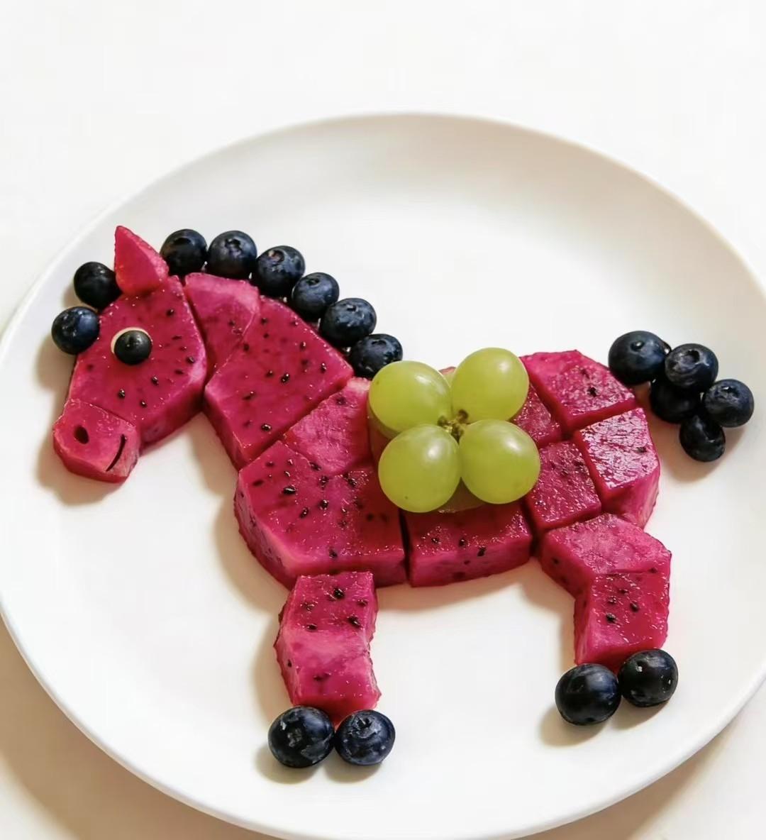 春晚每个节目都有机器人。连唱歌节目都有？看来机器人项目拿到了国家的投资，能不能让