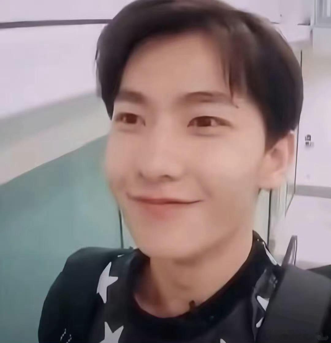 杨洋我允许你说不舒服即便经历诸多窘迫也没有对外诉苦抱怨 ​​​