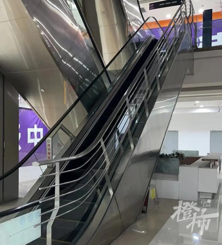 杭州工艺美术博物馆扶梯如何加装防坠挡板？听听专业人士怎么说