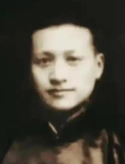 1940年，军统特工张金宝除掉汪伪要员毛羽丰后被捕，落到76号吴四宝手里，二人早