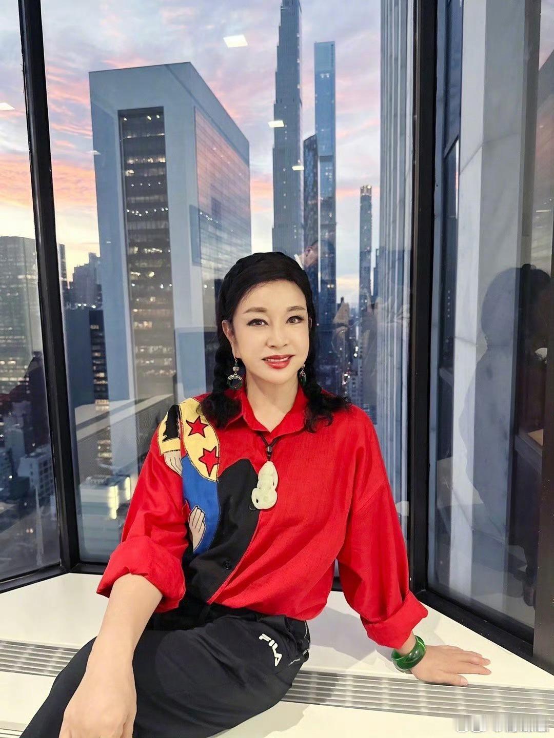 说句不要脸的话[允悲]这个月我的偶像就是男的特朗普，女的刘晓庆。你们觉得我有问题