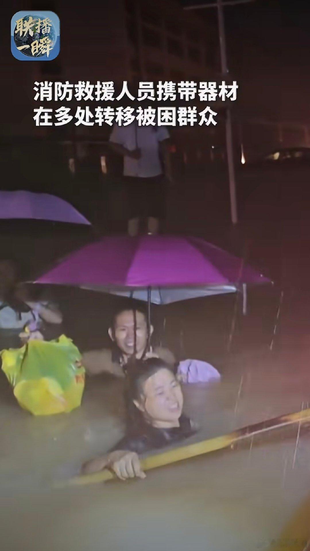【莆田内涝水深及肩】莆田内涝有多深？受持续强降雨影响，福建莆田多处内涝，积水水位
