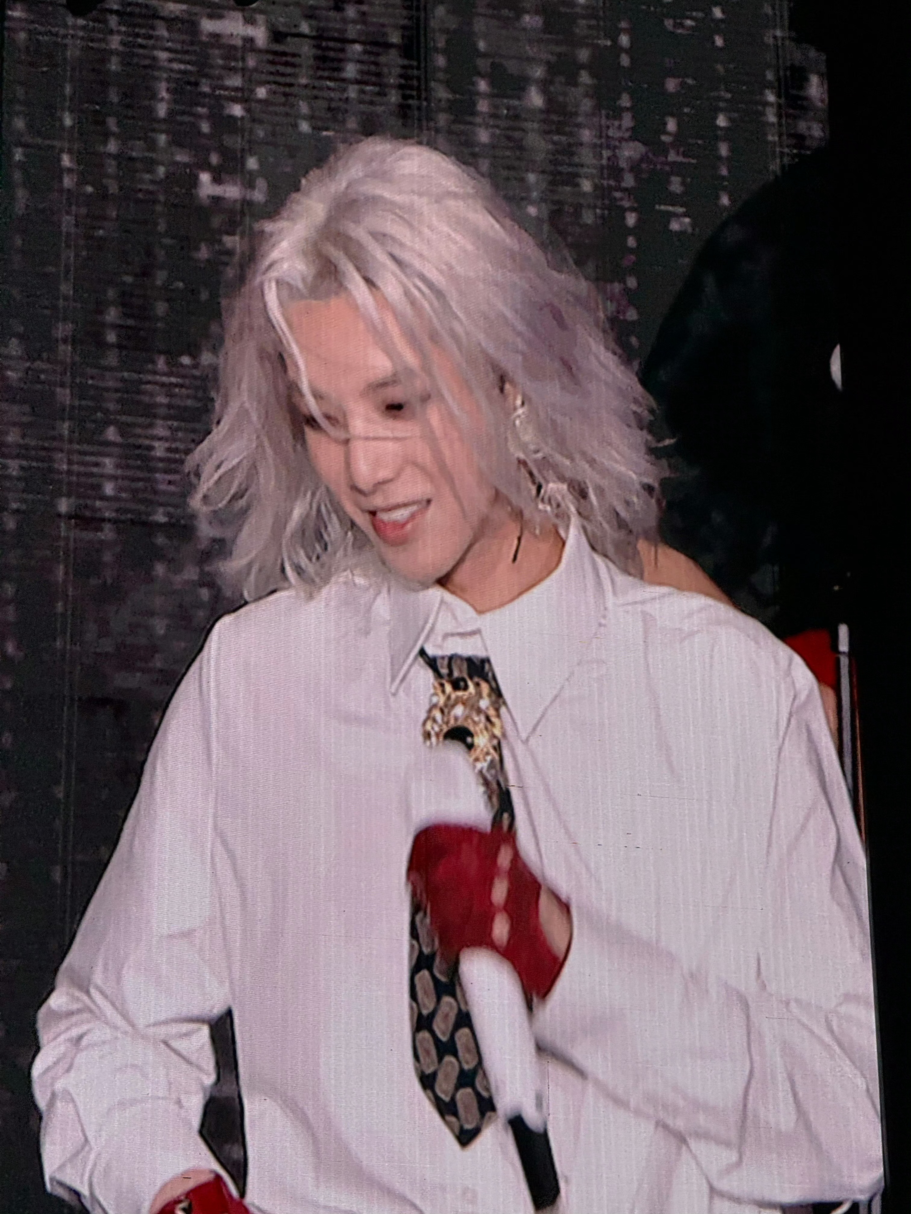 华晨宇 鹿晗 狼尾金银发色妆造🈶两位大帅哥颜值这块太权威啦～[送花花][送花花