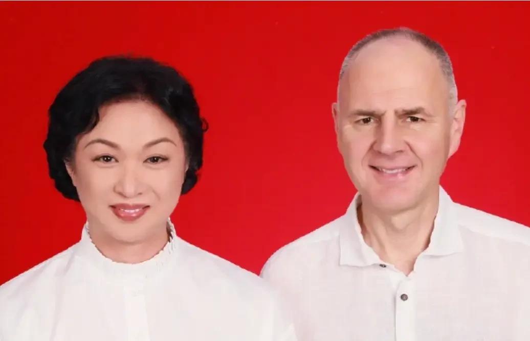金星宣布和汉斯重新登记结婚了，十八年后他们重新登记再结婚了，有多少夫妻因感情不深