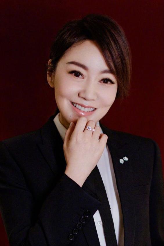 演员，闫妮，生活中是个糊涂虫，干嘛都嫌麻烦，买房之后，懒得弄家具，正好一个朋友也
