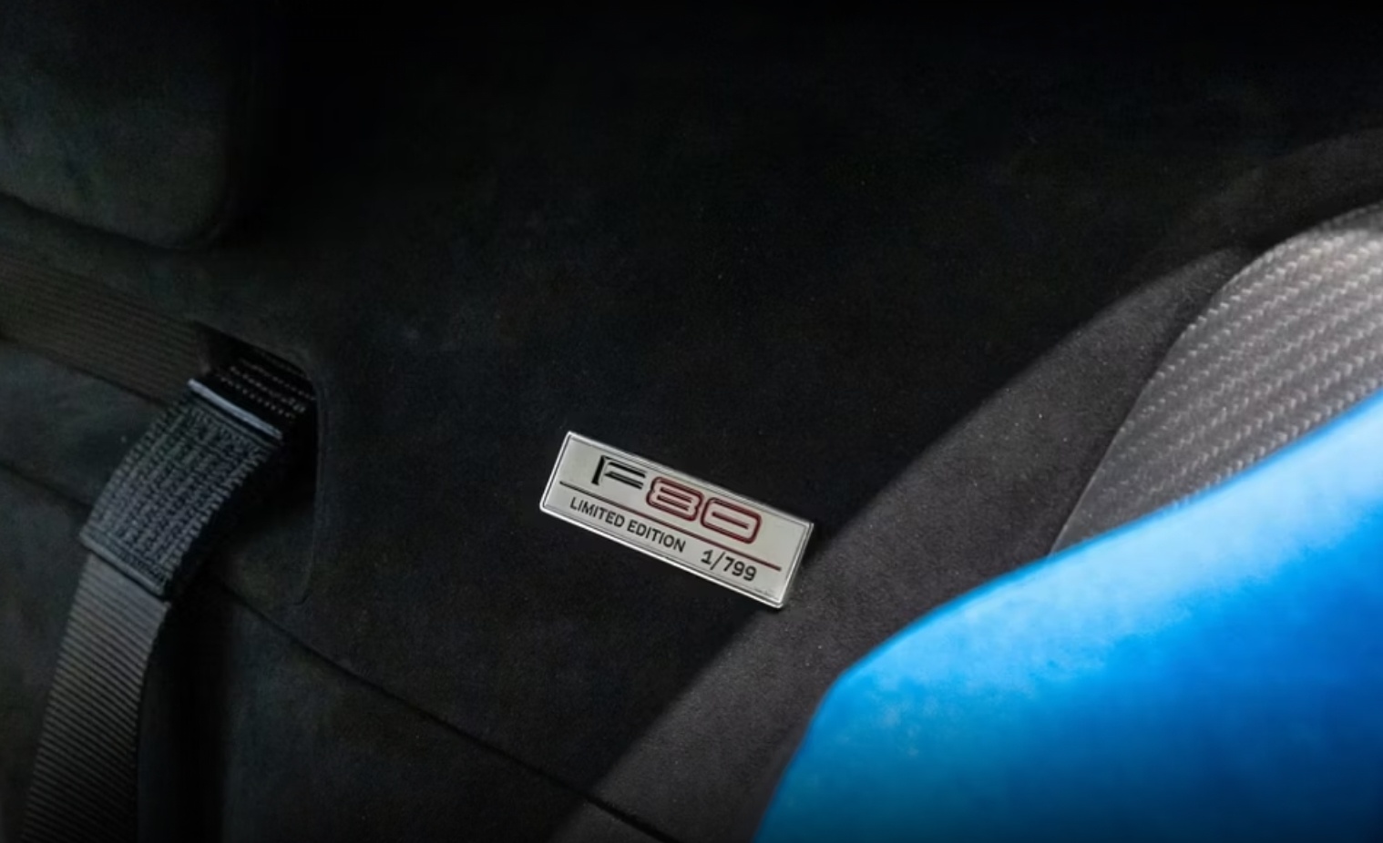 看照片这是林志颖的法拉利F80交车了？他23岁就买了一台348，还拥有一台LaF