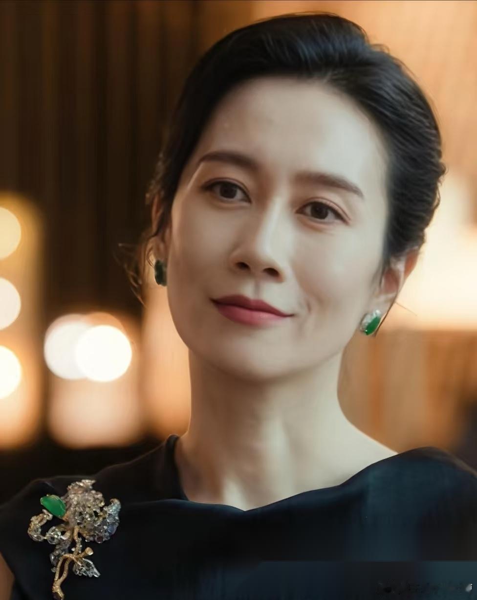 如果不出我所料 温峥嵘快要被淘汰了 不是因为她的乘风值不高 也不是因为她唱跳不行