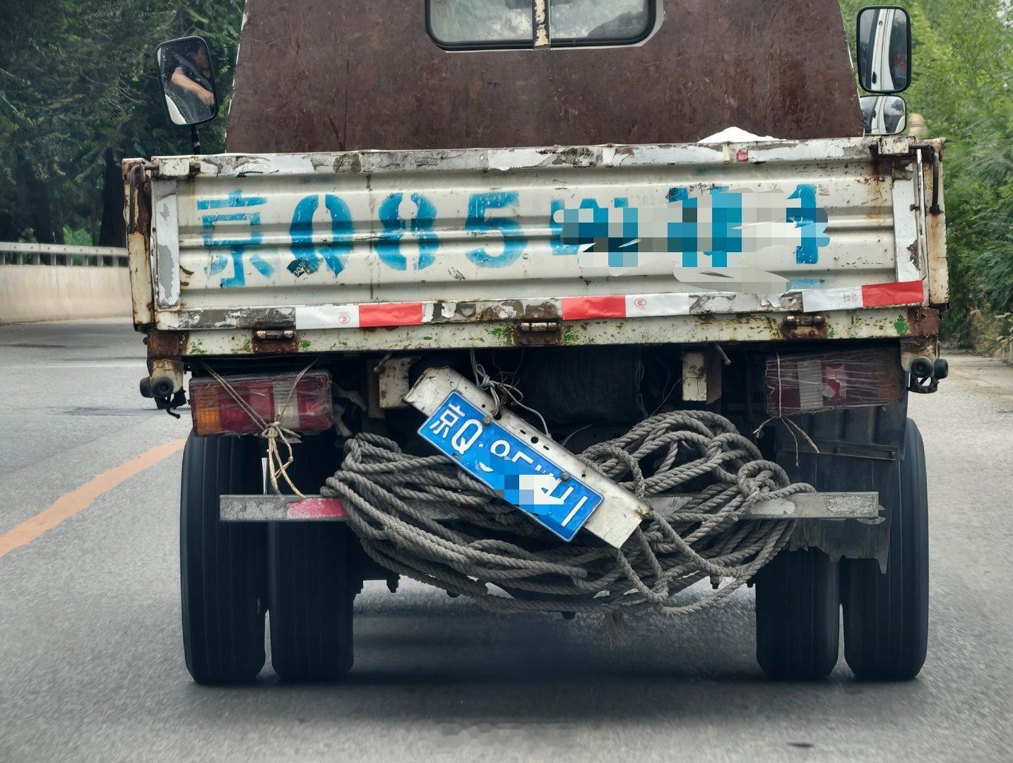 这属于。。。不属于遮挡号牌吧？[允悲] ​​​