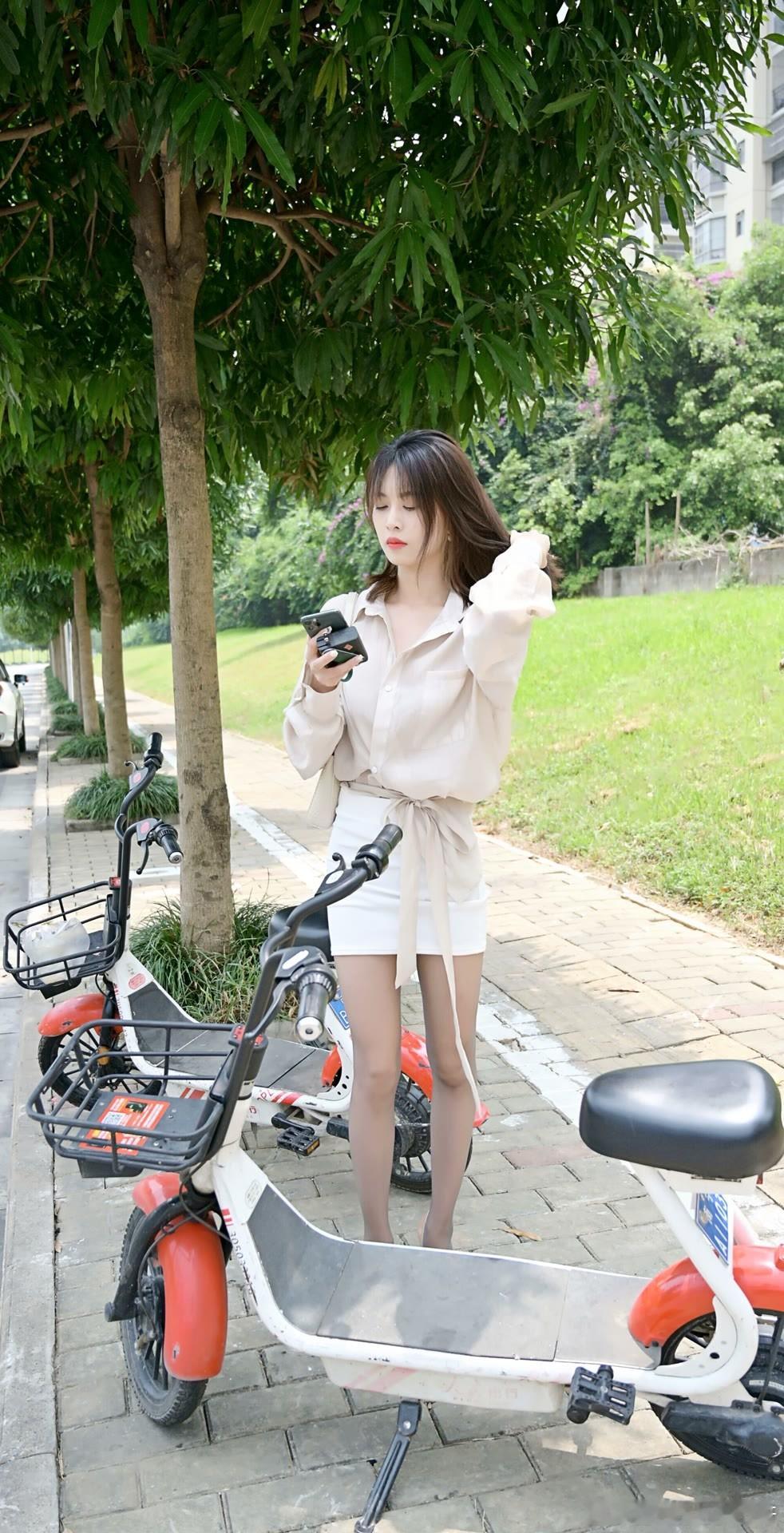 穿高跟骑电车～ ​​​
