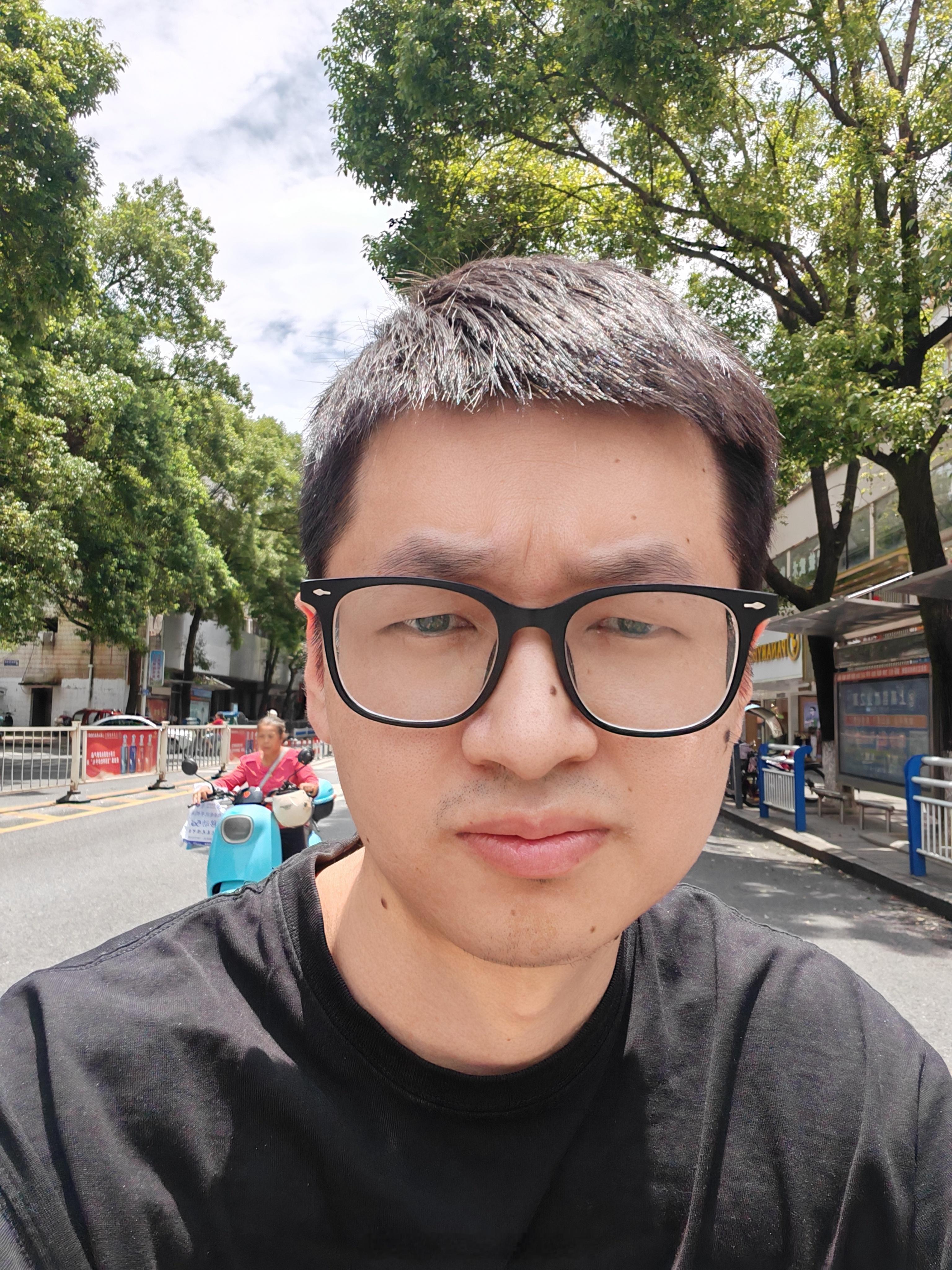 今天是找湖南卫视签约造型师理发的一天这100[doge]花的值不值 ​​​