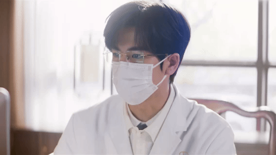 从没见过和剧名这么配的男主 试问怎么能够拒绝在《爱你》当中的张凌赫呢，却只会让人