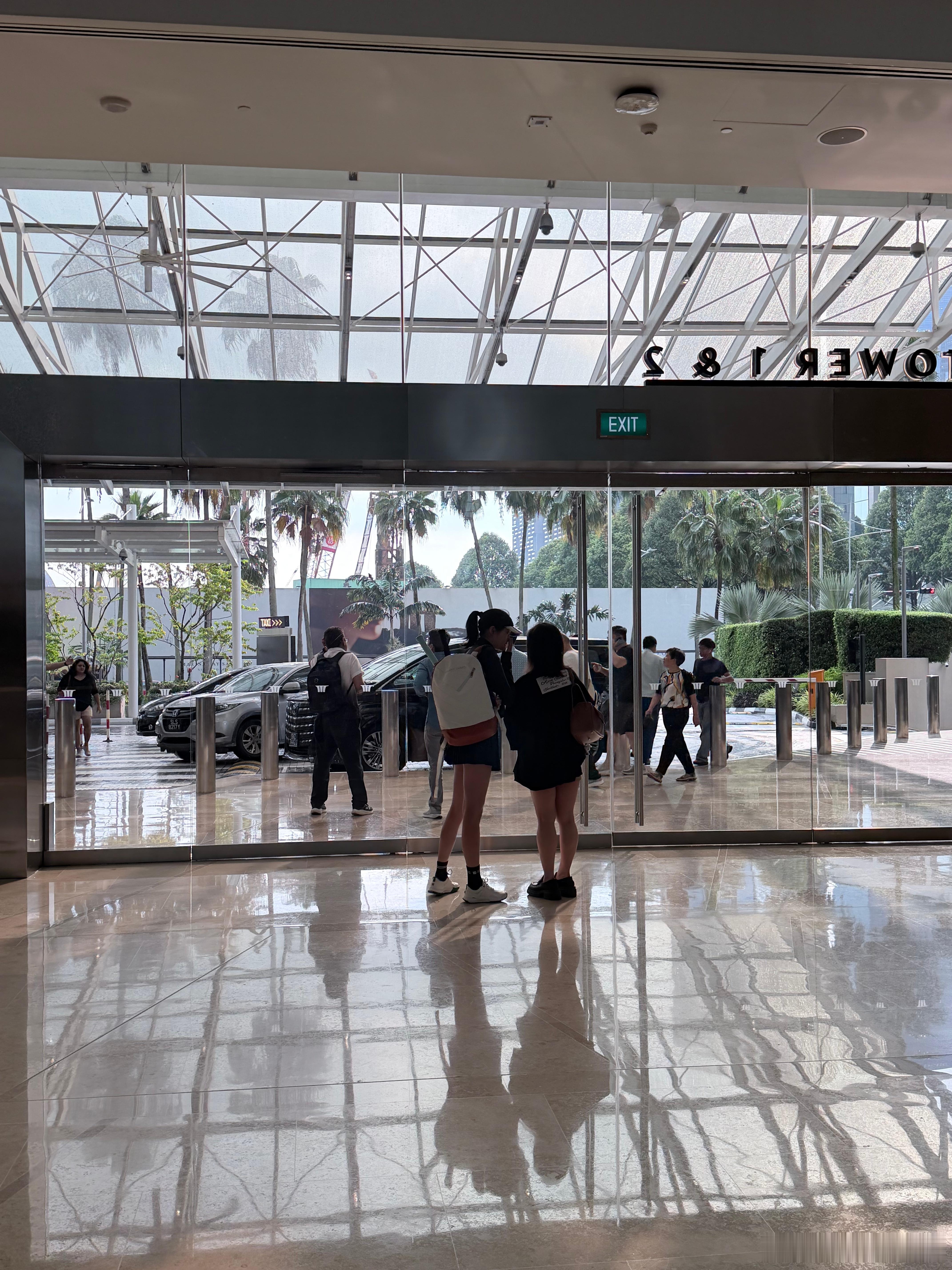 对关晓彤的腿长有了实感 完全就是动漫里面的网球少女的即视感，对关晓彤的腿长有了实