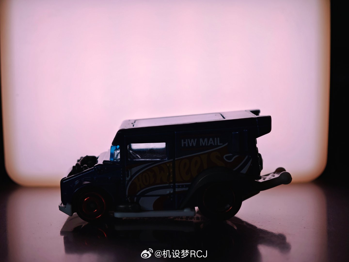 是日烂胶 风火轮 有着火焰标涂装的邮局车 MAILED I! 名字很有梗～这种漆