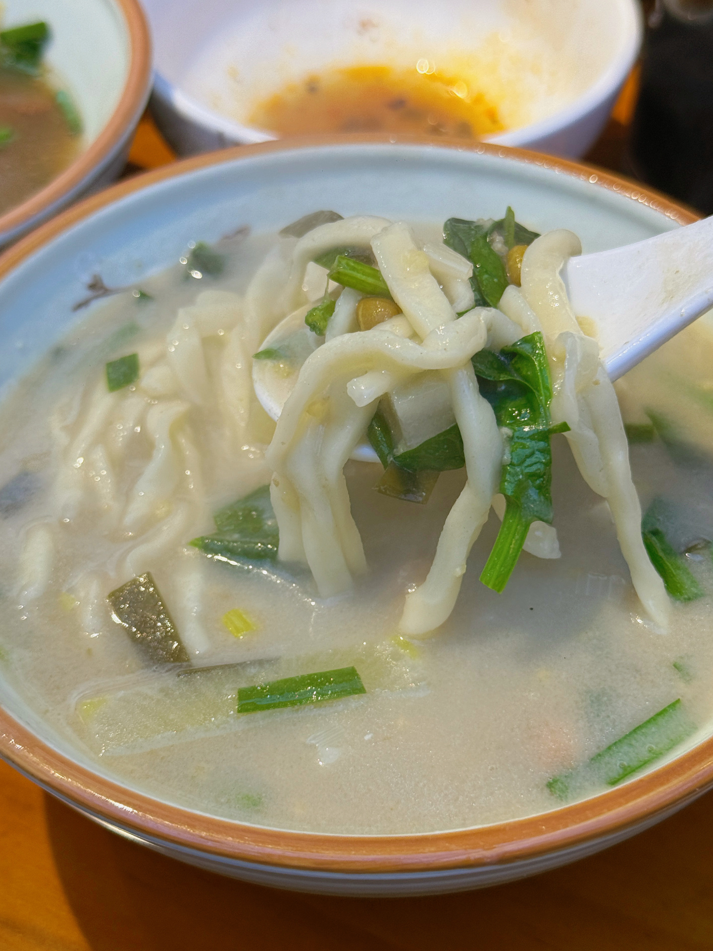 一城一味 |地道晋南菜，好吃！臊子面酸辣够味，油粉饭风味独特，油饼夹辣椒香到上头