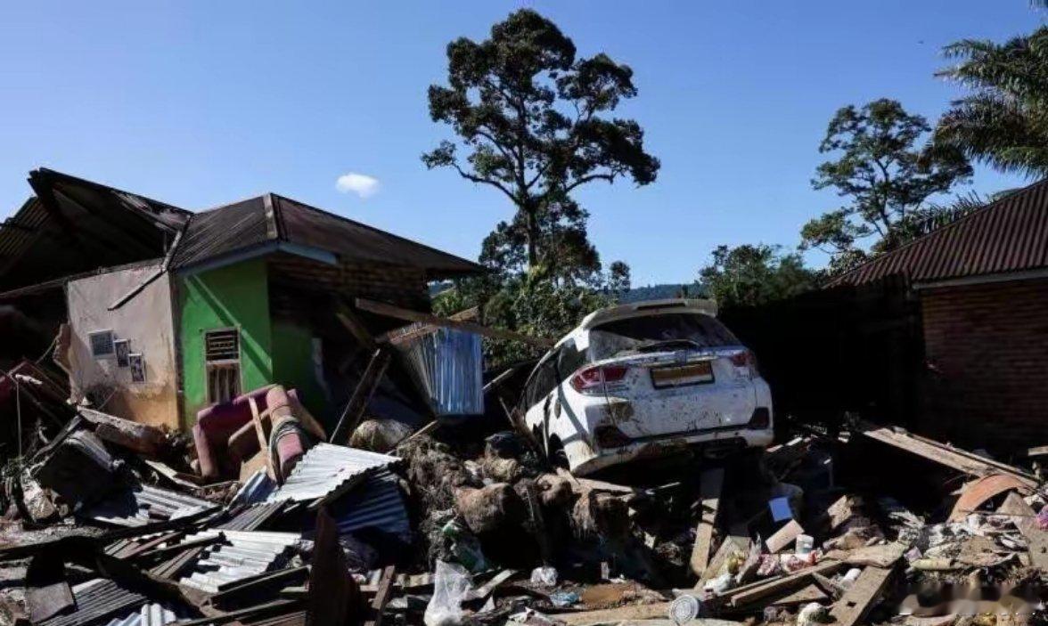 印尼洪灾已致753人死亡印尼、斯里兰卡、泰国、马来西亚等东南亚多国近期遭遇历史罕