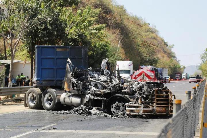 国防部星期天（2月22日）通报，墨西哥武装部队当天在哈利斯科州塔帕尔帕市针对毒贩