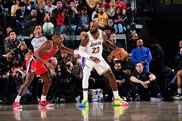 詹姆斯谈到目前球队伤病潮：无论情况如何，都要“下一个顶上”，每个人都必须做好准备